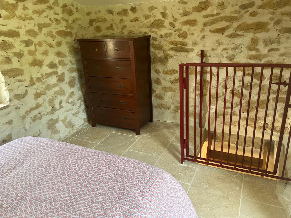 Cabanon Entoure De Montagnes Et D'Oliviers Villa Nyons Exterior photo