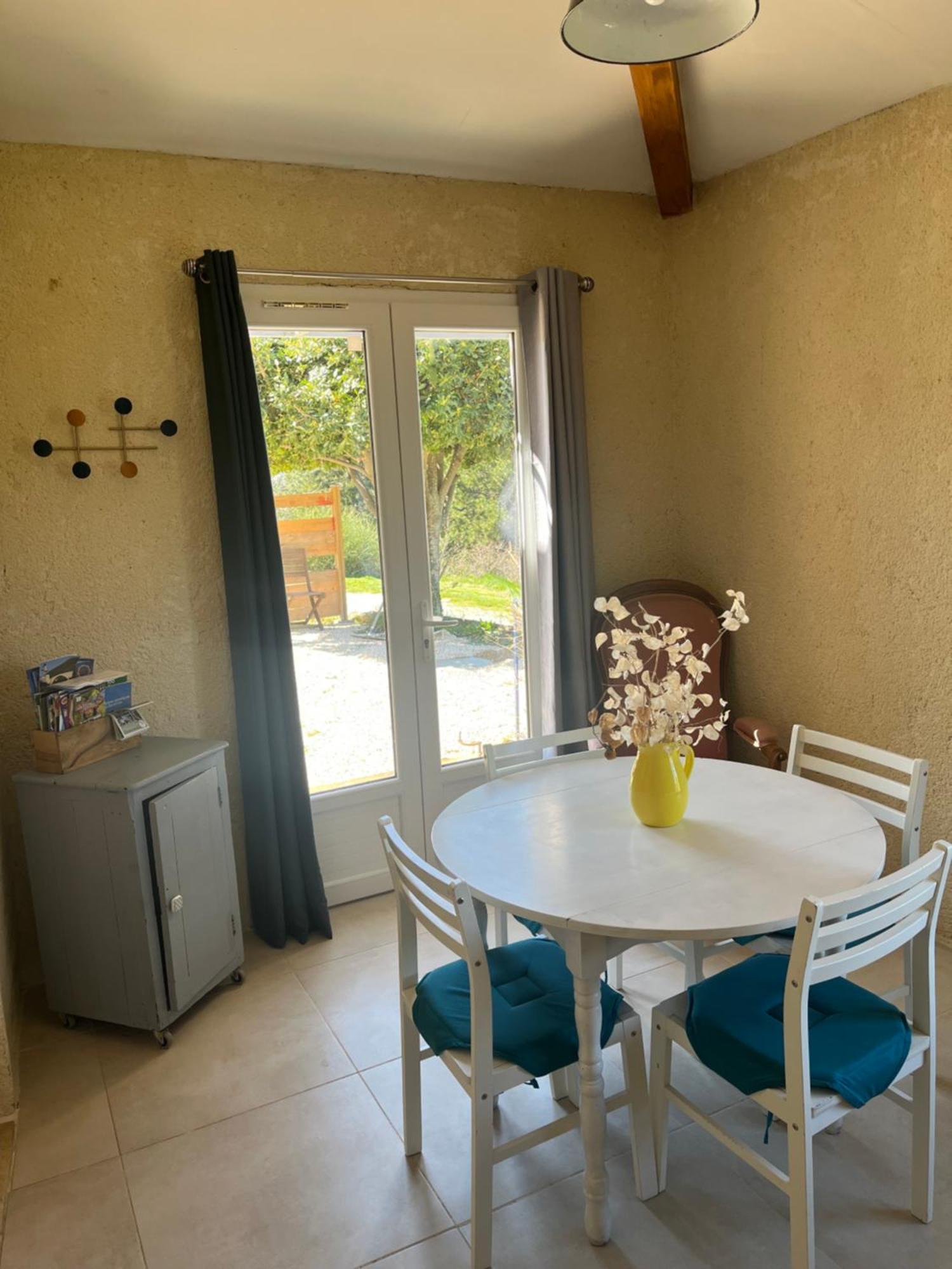 Cabanon Entoure De Montagnes Et D'Oliviers Villa Nyons Exterior photo